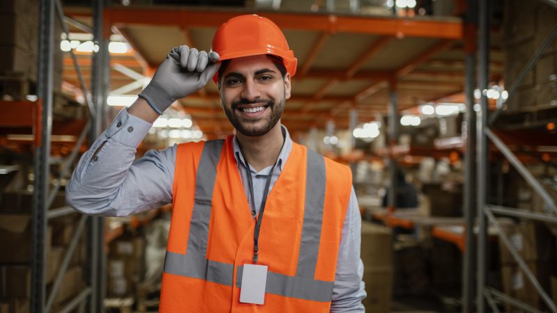 Indústria abre vagas para Torneiro Mecânico e Almoxarife