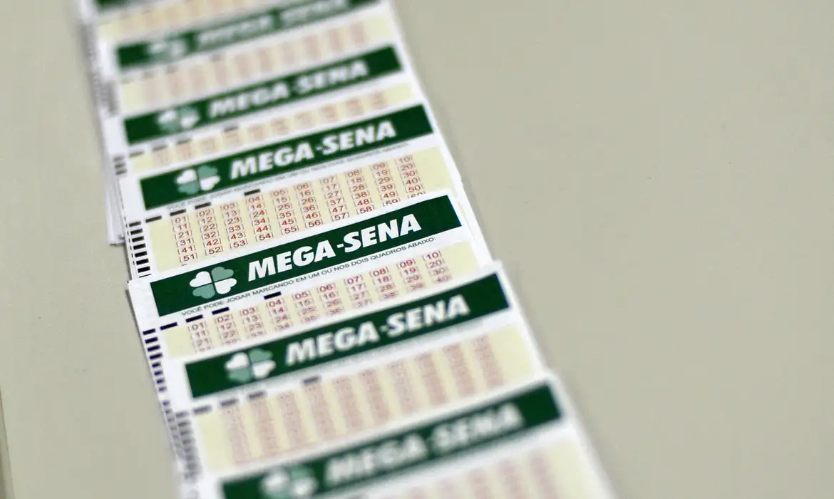 Mega-Sena acumula e sorteia R$ 6,5 milhões nesta terça