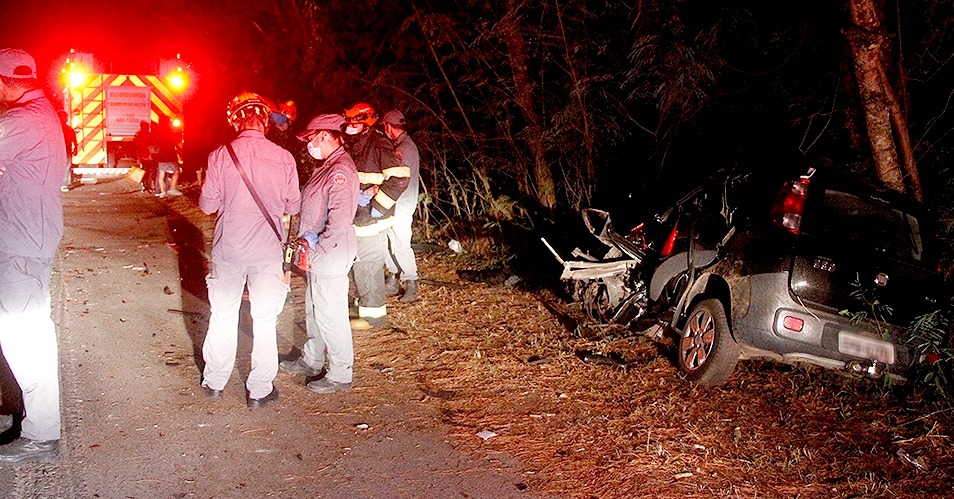 Mulher morre em acidente de carro com caminhão na Bragança/Itatiba