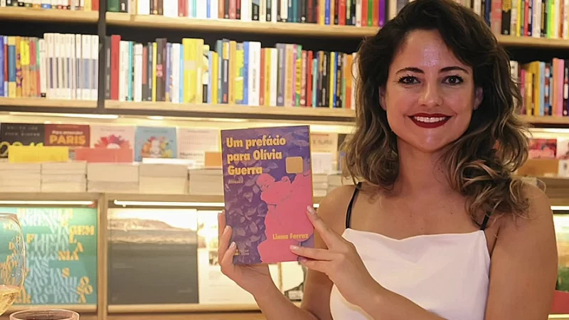 Escritora Liana Ferraz realiza palestra em Bragança Paulista