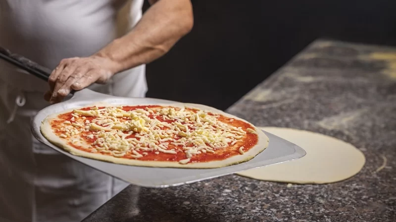 Supermercados Mendonça contrata pizzaiolo em Bragança