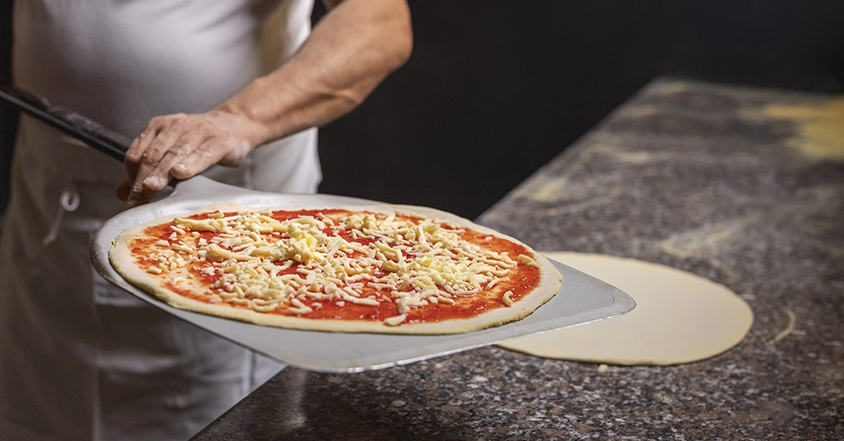 Supermercados Mendonça contrata pizzaiolo em Bragança