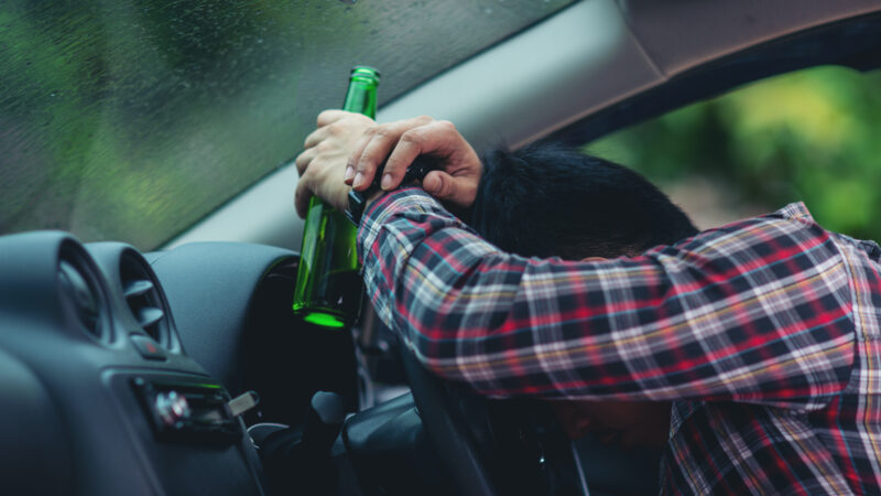 Dois motoristas são detidos acusados de embriaguez ao volante
