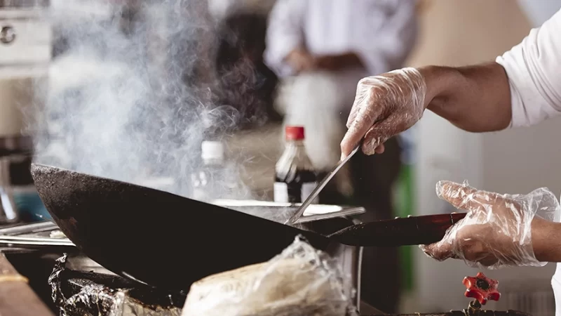 Supermercados Mendonça contrata cozinheira