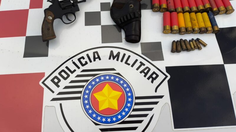 PM prende acusado de posse ilegal de arma e munições