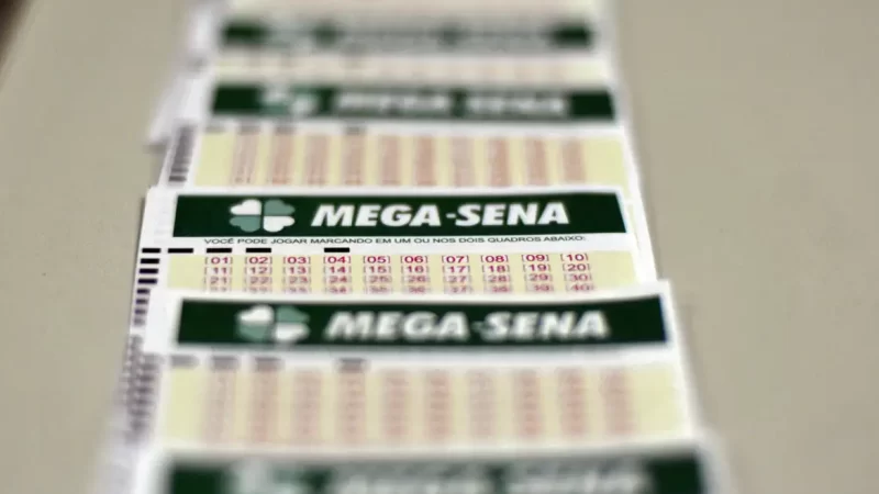 Mega-Sena acumula e sorteia R$ 61 milhões na terça