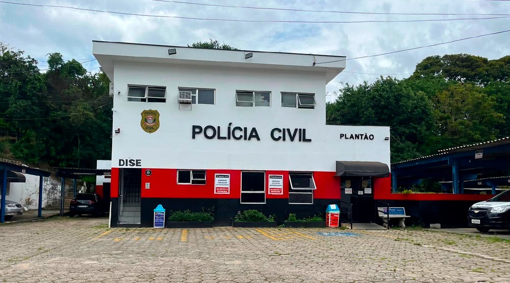 Mulher tem veículo roubado ao chegar em casa em Bragança