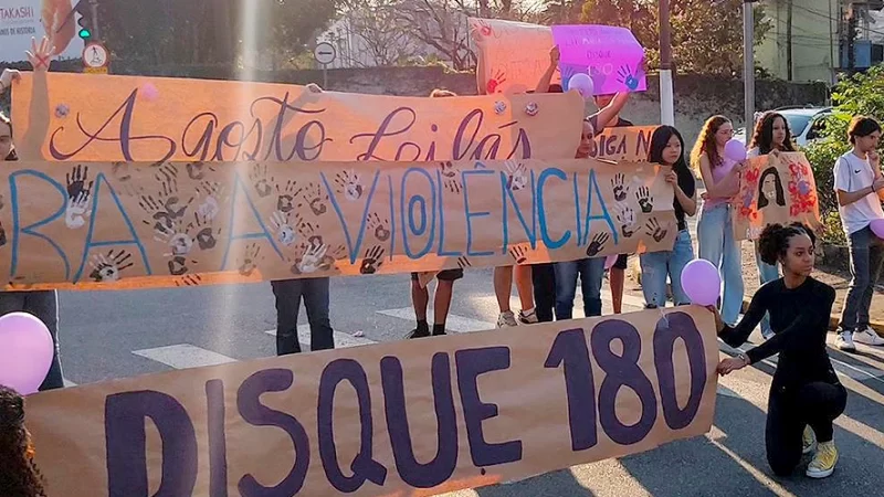 Alunos da Escola Paulo Silva realizam ação do ‘Agosto Lilás’