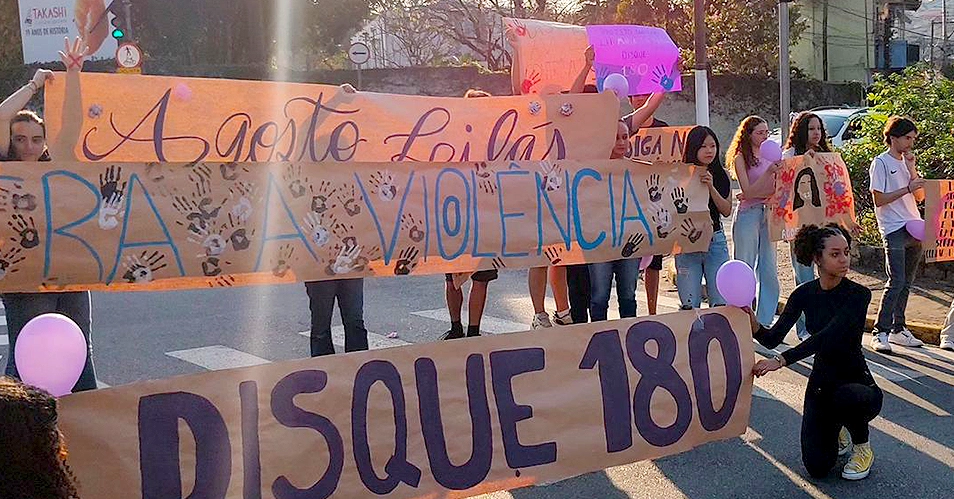 Alunos da Escola Paulo Silva realizam ação do ‘Agosto Lilás’