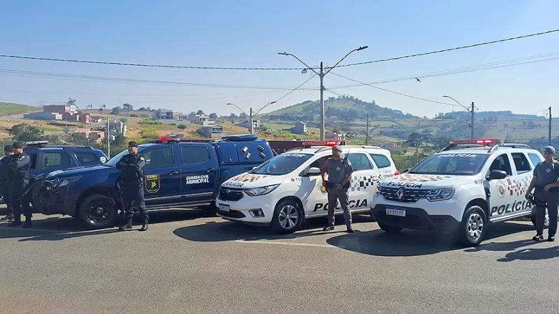 Dois procurados da Justiça são presos com carros furtados