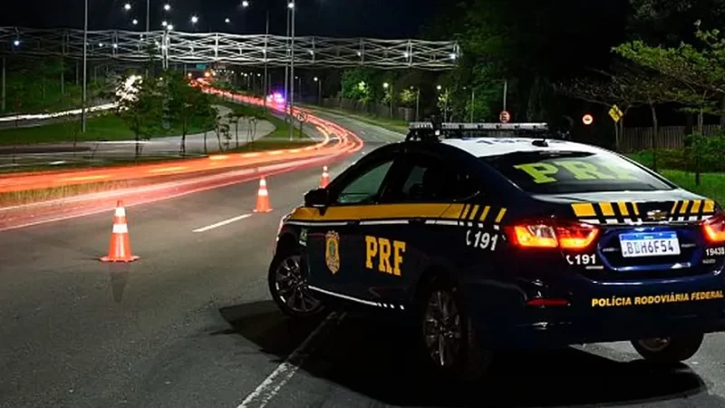 Homem morre atropelado na Rodovia Fernão Dias