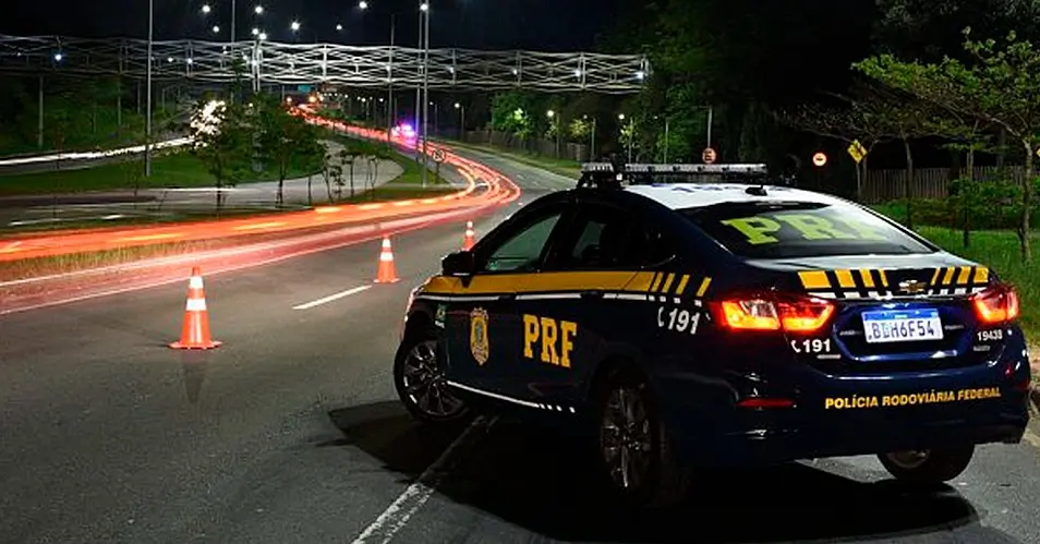 Homem morre atropelado na Rodovia Fernão Dias