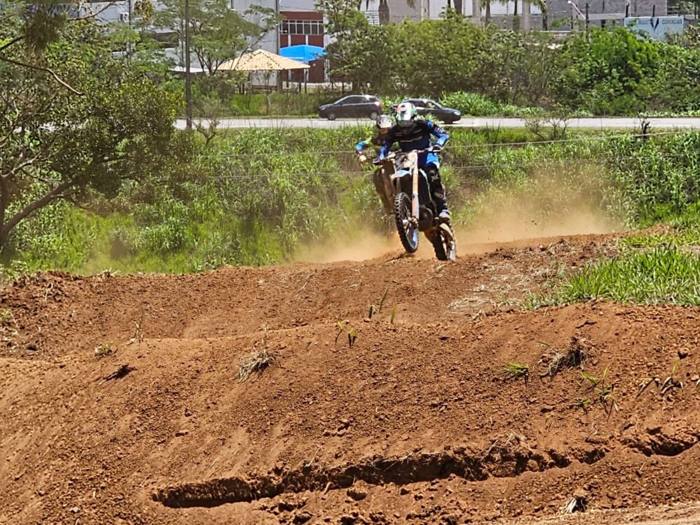 Campeonato Paulista de Motocross agita feriado em Bragança