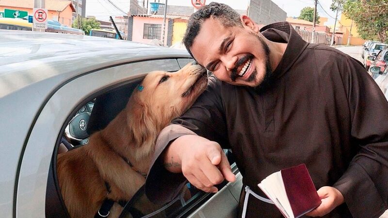 HUSF promove pedágio solidário e abençoa carros e pets