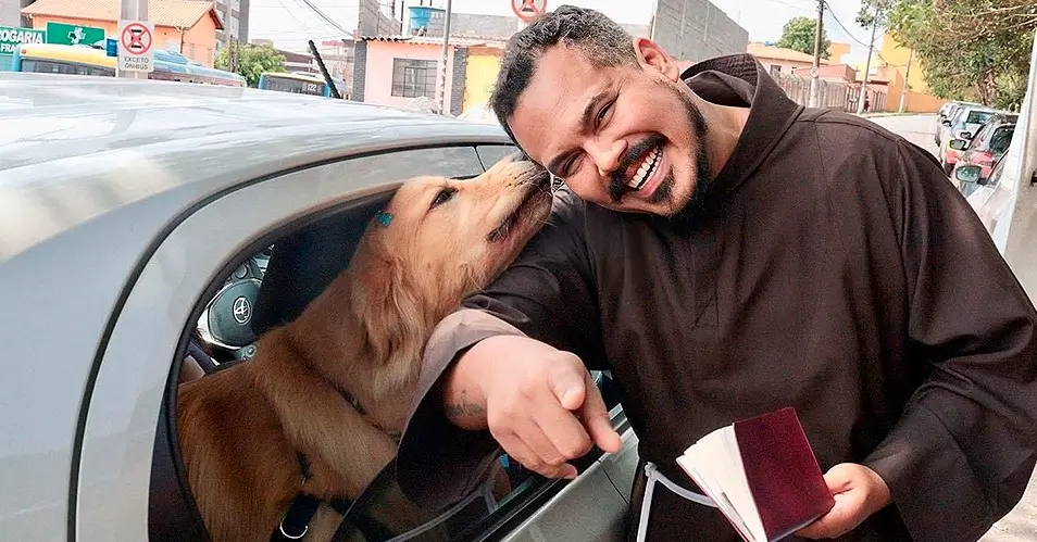 HUSF promove pedágio solidário e abençoa carros e pets