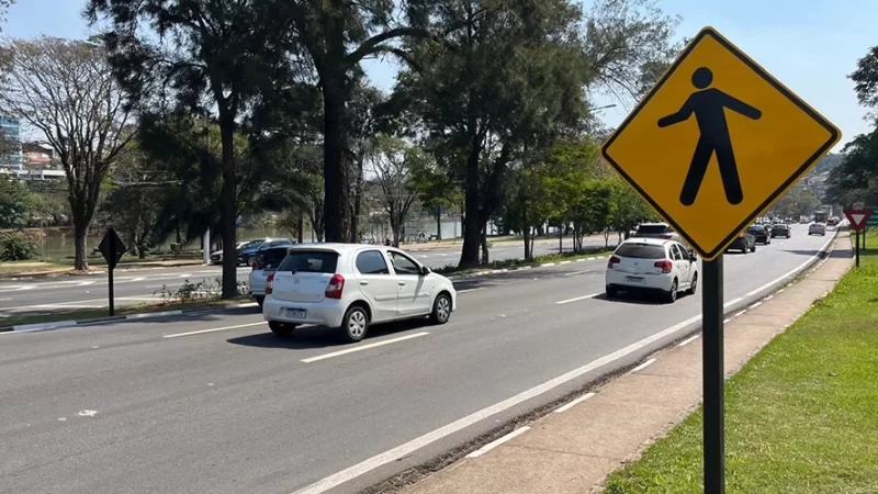 DER retira faixa de pedestres e diz estudar colocação de passarela