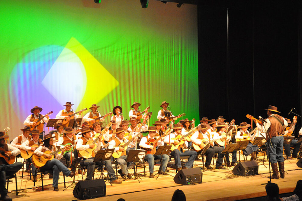 Bragança recebe show da Orquestra Paulista de Viola Caipira