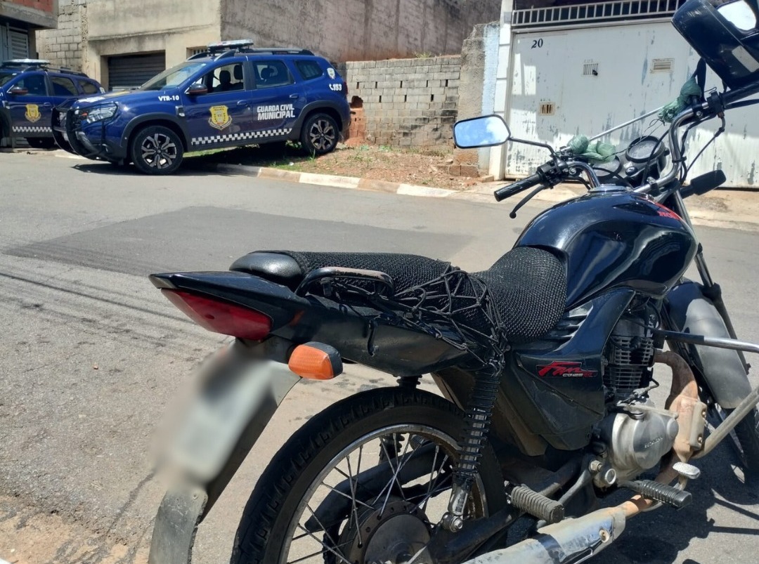 Guarda Civil recupera moto roubada e carro furtado em Bragança