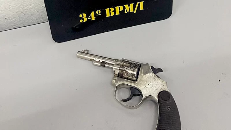 Força Tática prende homem com arma no Cruzeiro
