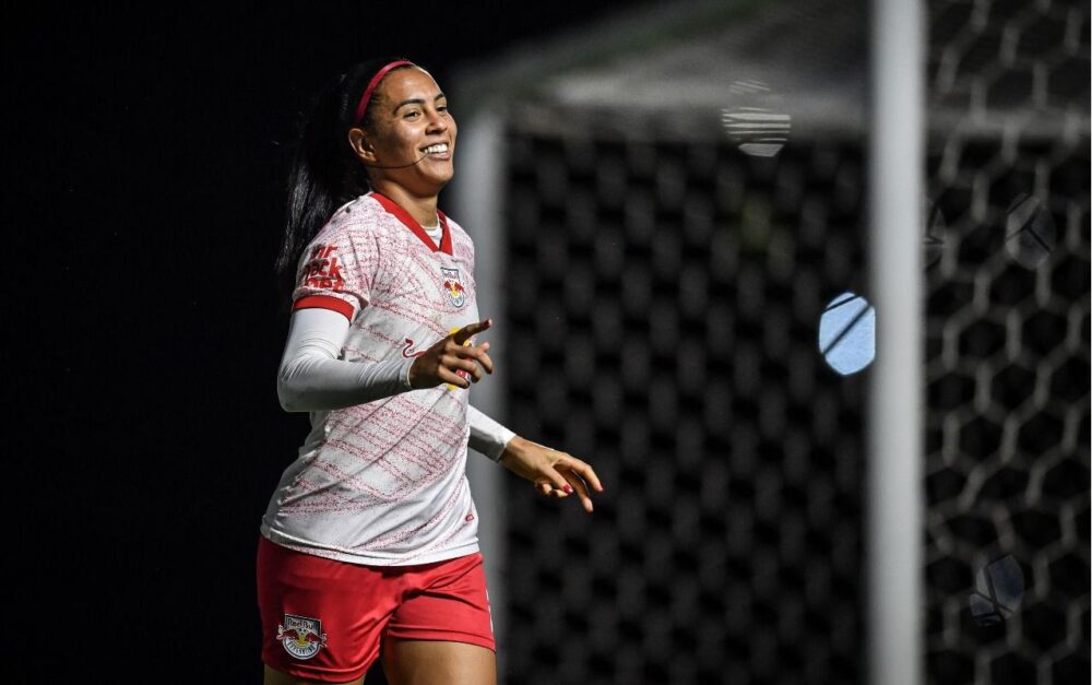 Bragantinas goleiam Santos na ida da final da Copa Paulista