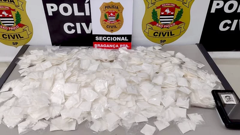 Traficante é preso com 1.700 porções de cocaína em Bragança