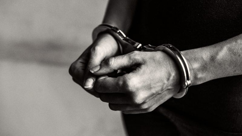 Filho é preso após agredir pai e madrasta em Bragança Paulista