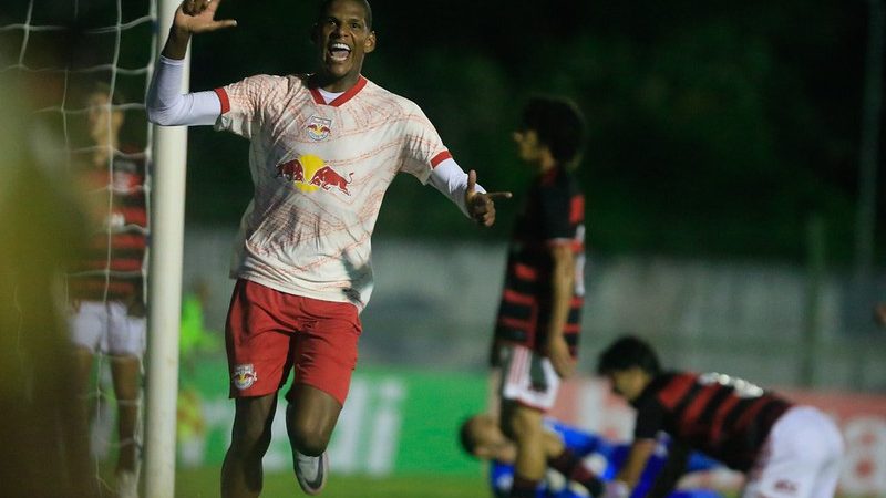 Bragantino vence Flamengo e avança na Copinha