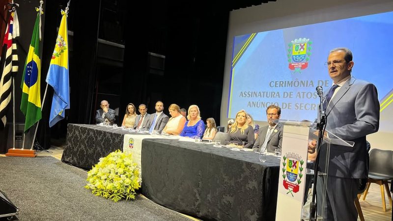 Edmir Chedid assina 20 decretos nos primeiros minutos de governo