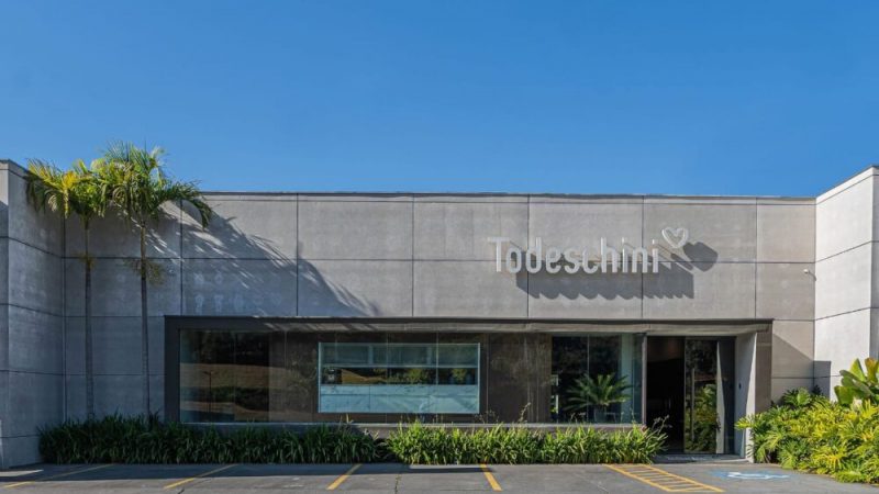 Todeschini abre vaga de emprego para Recepcionista