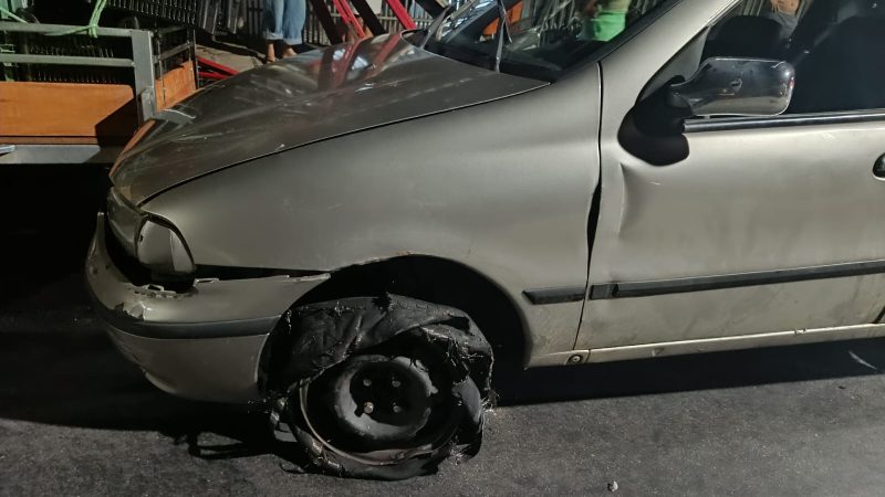 Embriagado colide veículo contra ‘carretinha’ estacionada