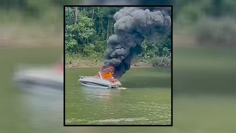 Seis pessoas ficam feridas em explosão de lancha na região