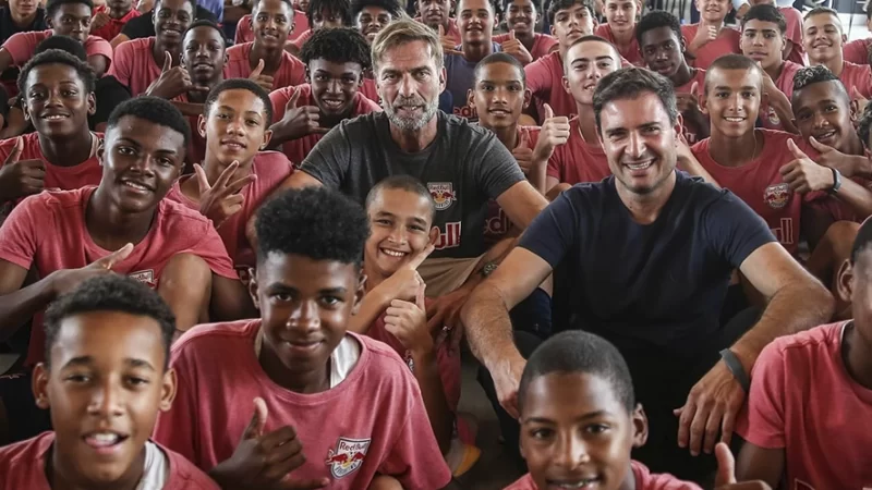 Klopp visita CT e deve acompanhar jogo em Bragança Paulista