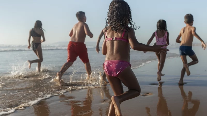SAMA realiza campanha para crianças irem à praia