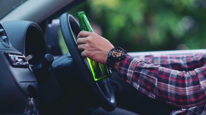 Dois motoristas são detidos por embriaguez ao volante