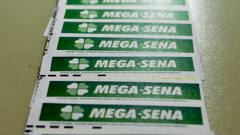 Mega-Sena acumula e sorteia R$ 15 milhões hoje