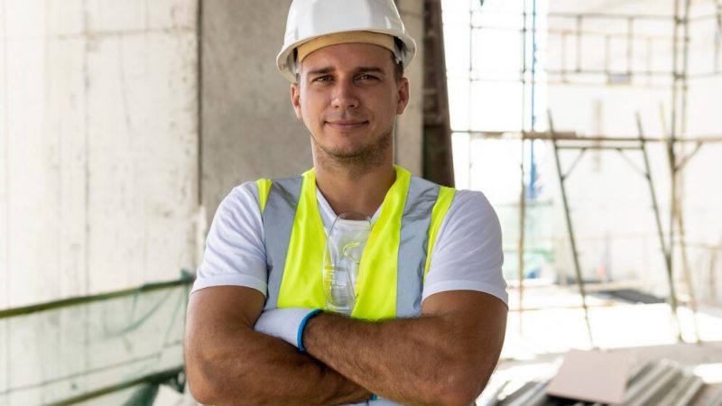 Construtora Carraro abre vagas para Ajudante de Obras e Pedreiro