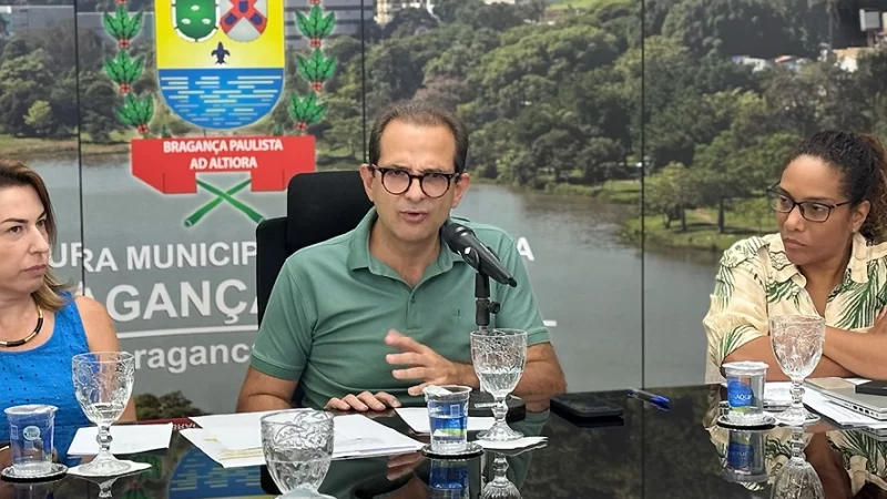 Edmir Chedid explica reajuste do IPTU em coletiva