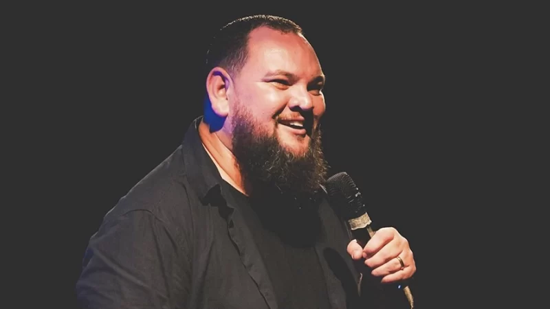 Humorista Rafael Aragão faz show em Bragança Paulista