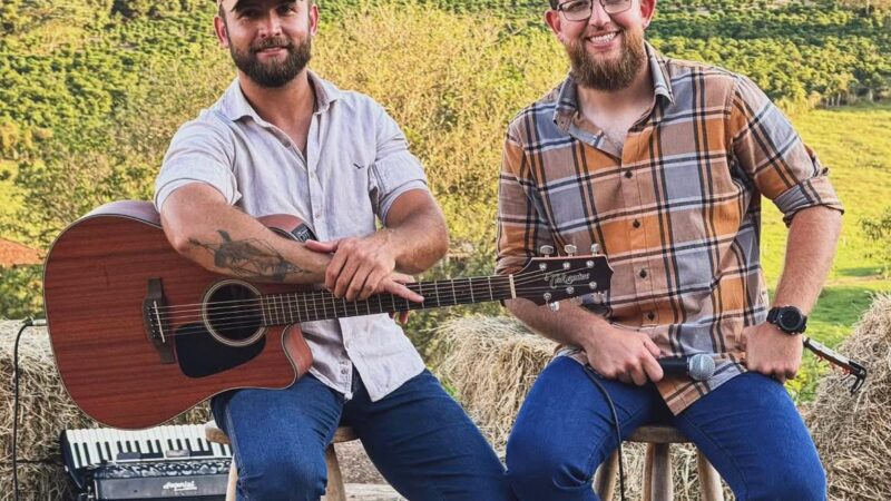 Lucas Zan e Rafael animam Feira Noturna na véspera do feriado