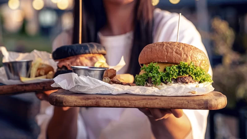 Abertos chamamentos públicos para praça de alimentação