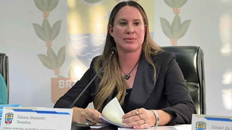 Fabiana Alessandri emite parecer favorável à revogação do IPTU