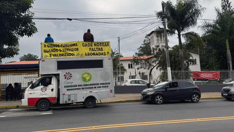 SISMUB realiza protesto e Câmara vota reajuste dos servidores
