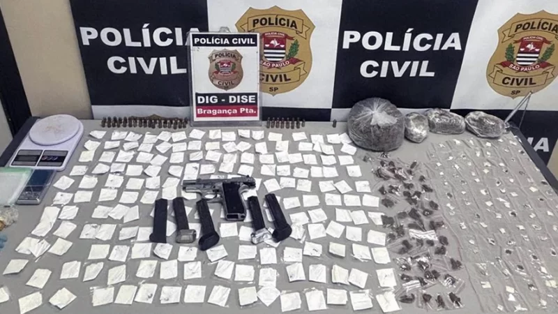 Troca de tiros: Polícia descobre esconderijo de armas e munições
