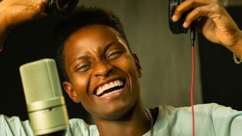 Tatá Black leva cultura negra ao palco do Sesi Atibaia