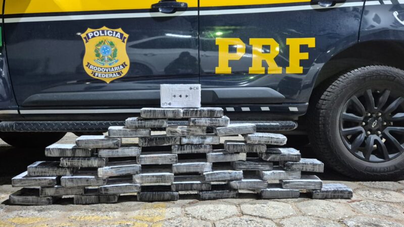 PRF apreende 43 kg de cocaína na Fernão Dias