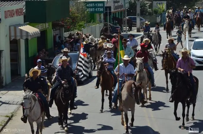 Cavalhada da Independência movimenta Nazaré Paulista no feriado