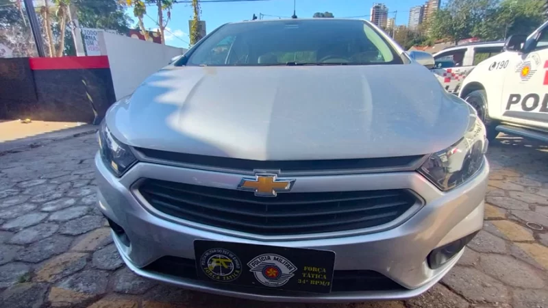 Homem preso em Bragança Paulista com carro roubado