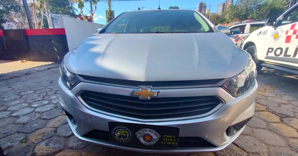 Homem preso em Bragança Paulista com carro roubado