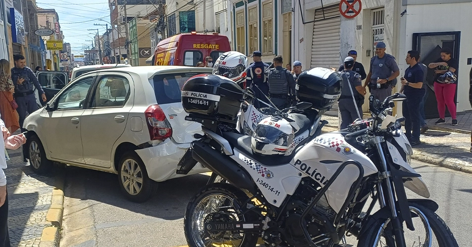 Motociclista que fugiu da PM é autuado por tráfico de drogas
