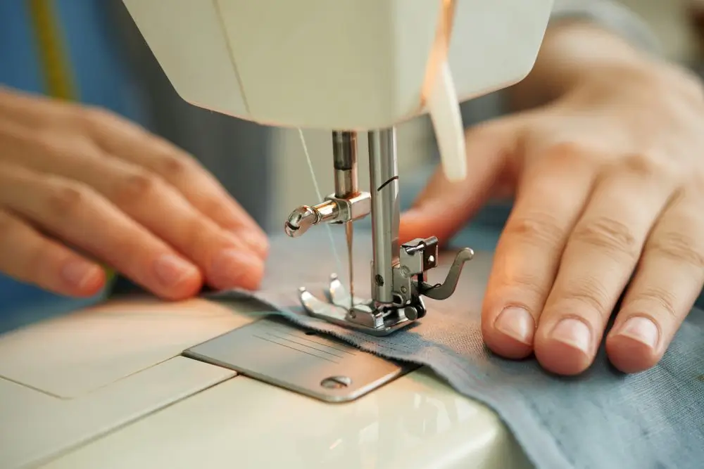 SENAI abre curso de Costureiro de Máquinas Reta e Overloque